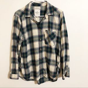 American Eagle / plaid button up shirt / size L